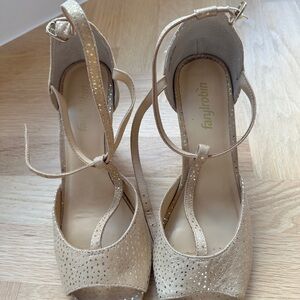 Farylrobin T strapy gold sandals